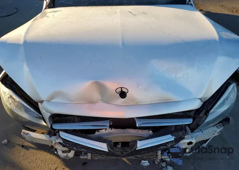 2015 Mercedes-Benz C 300 z USA, uszkodzony, nr VIN 55SWF4JB8FU064568